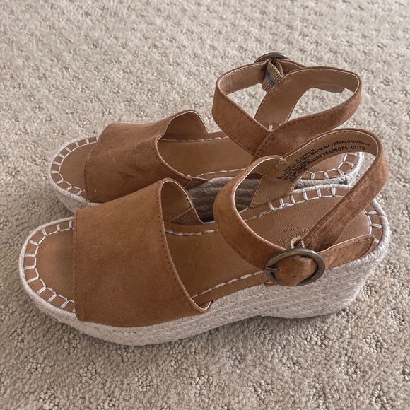 🚫SOLD on FB🚫 Wedges - Picture 3 of 3